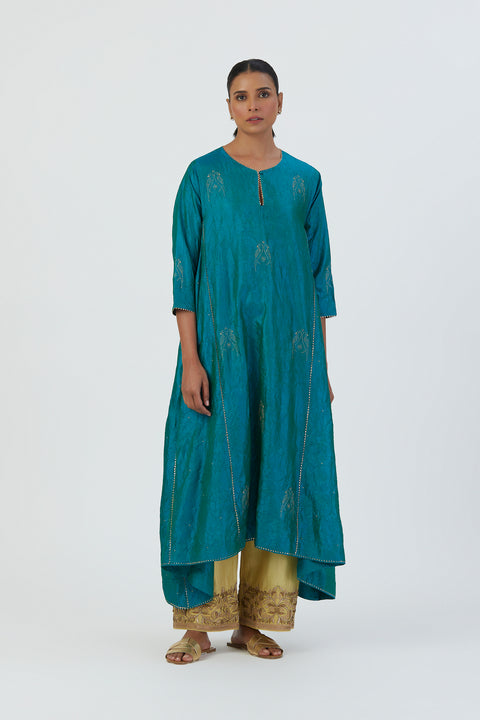 Sujata Kurta and Pant-Phirosa