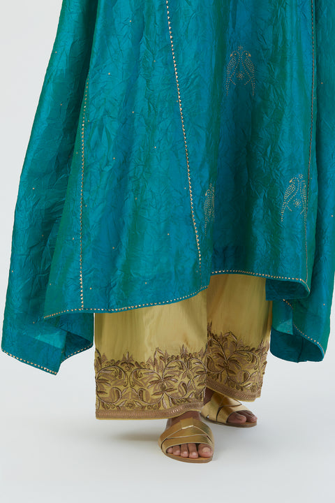 Sujata Kurta and Pant-Phirosa