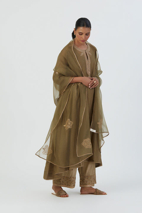 Jaya Kurta and Pant–Mehendi Green