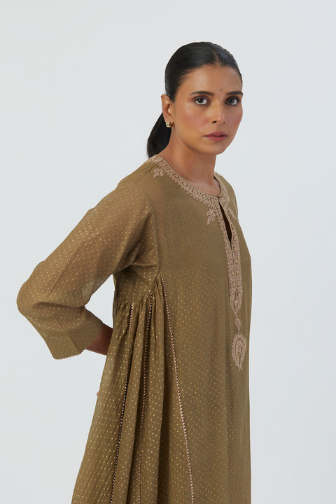 Jaya Kurta and Pant–Mehendi Green