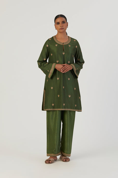 Taavi Kurta and Pant-Green