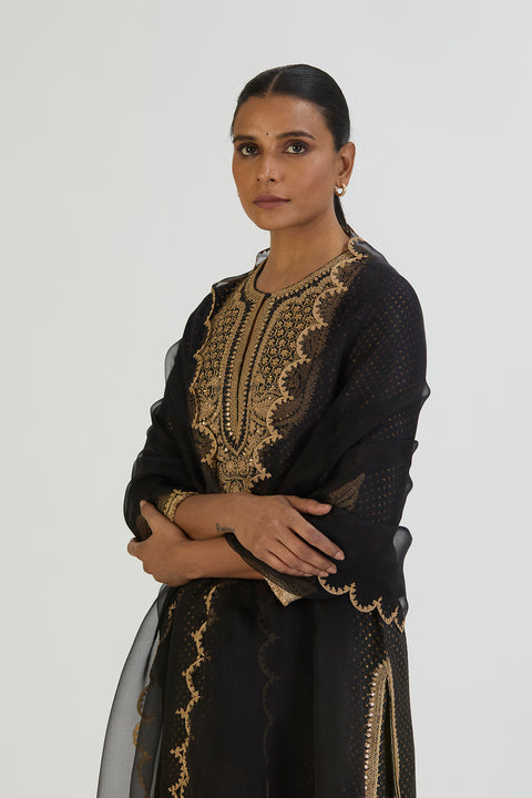 Sarah Dupatta-Black