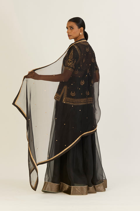 Nadia Dupatta-Black