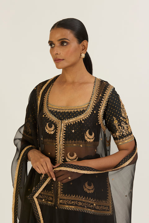 Nadia Dupatta-Black
