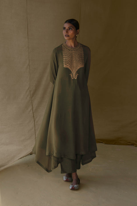Laali Kurta and Pant-Mehendi Green