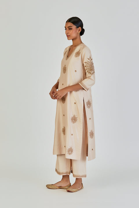 Tanisha Kurta and Pant-Ivory